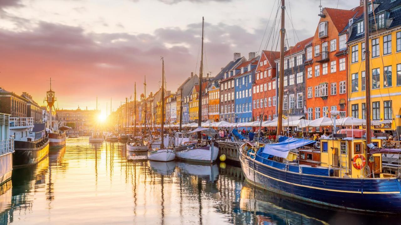 Large Apartment With Canal View In Central Cph City Kopenhagen Bagian luar foto