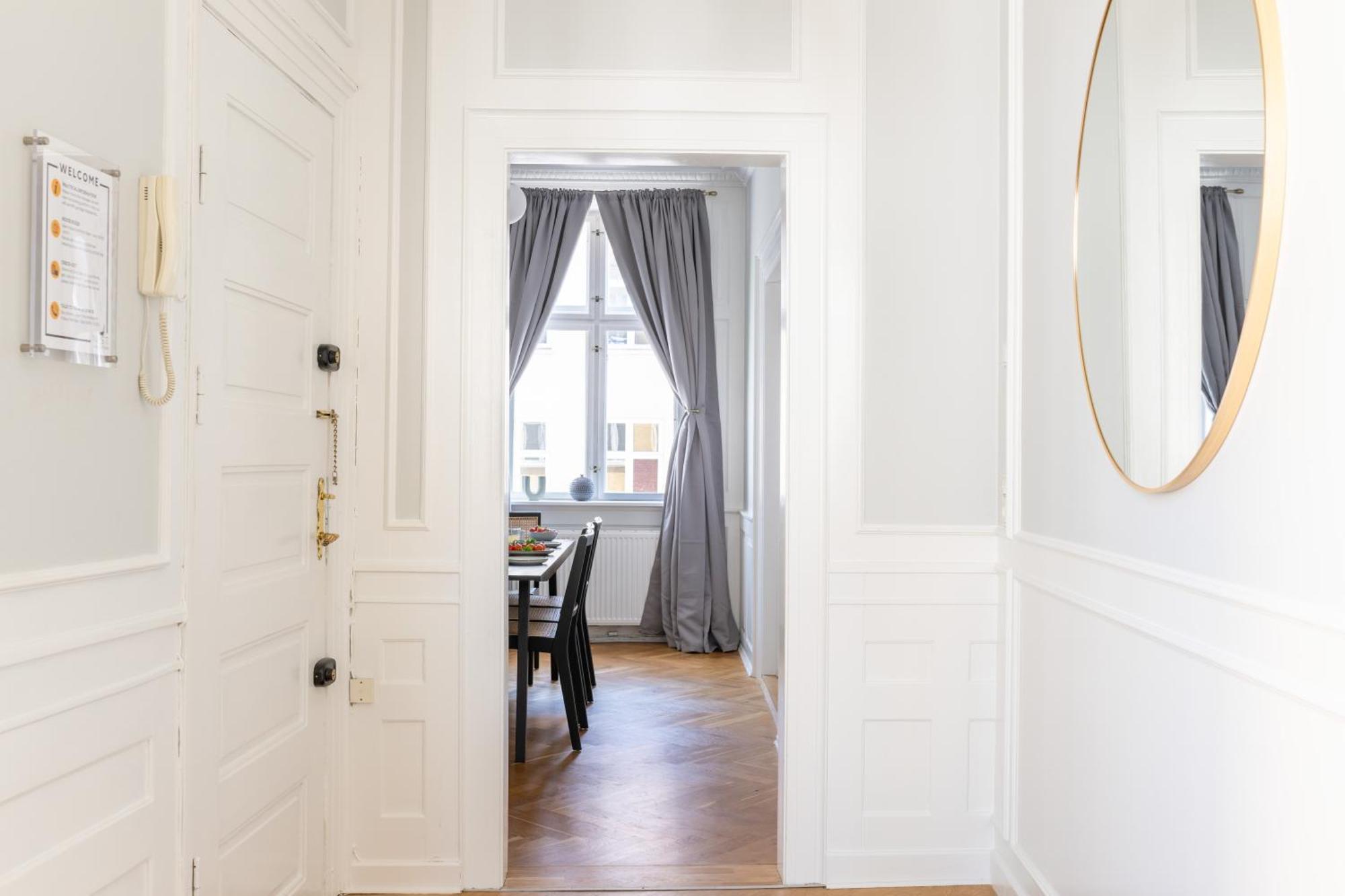 Large Apartment With Canal View In Central Cph City Kopenhagen Bagian luar foto